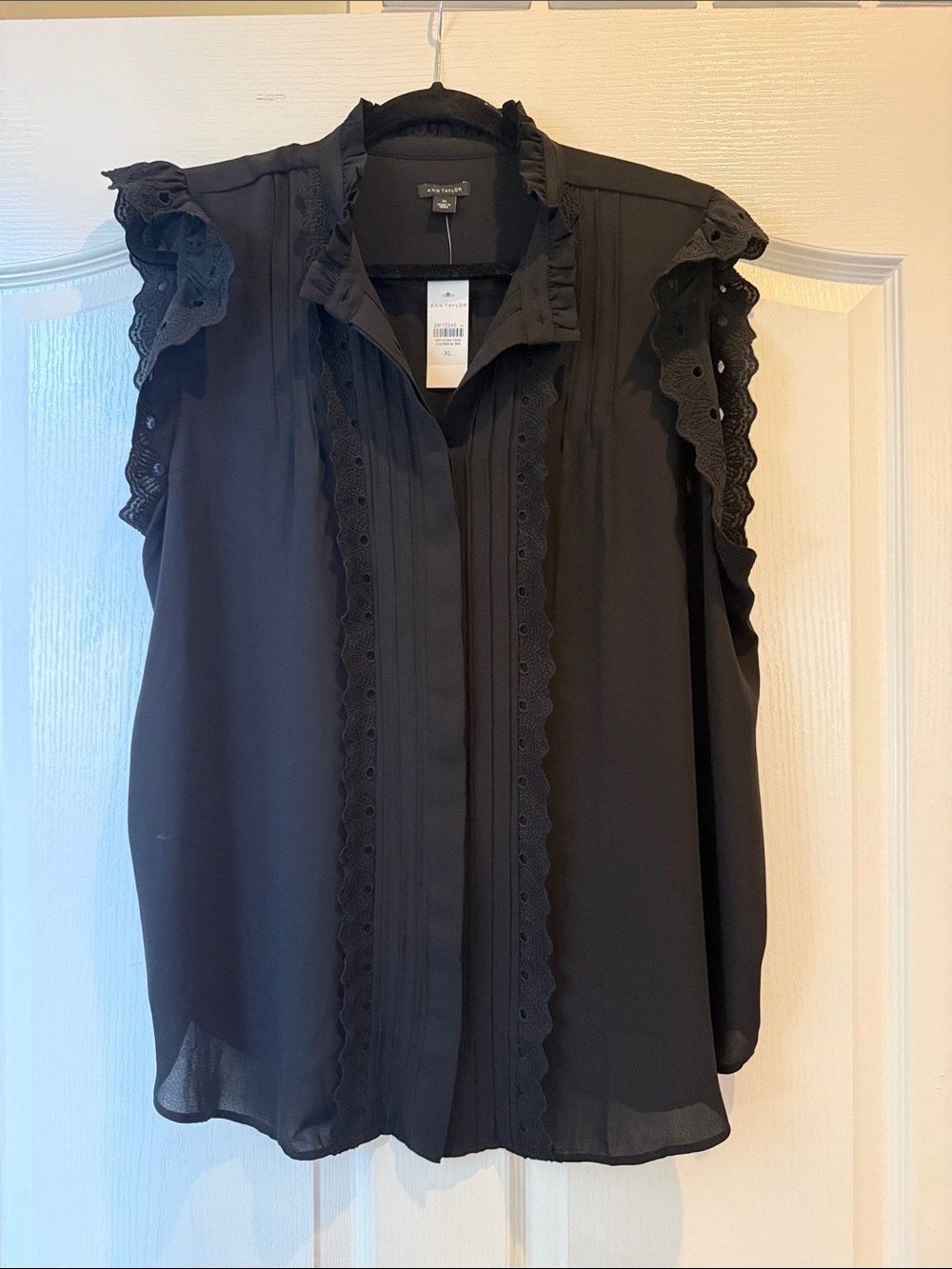 Ann Taylor Black Sleeveless Ruffle Eyelet Blouse